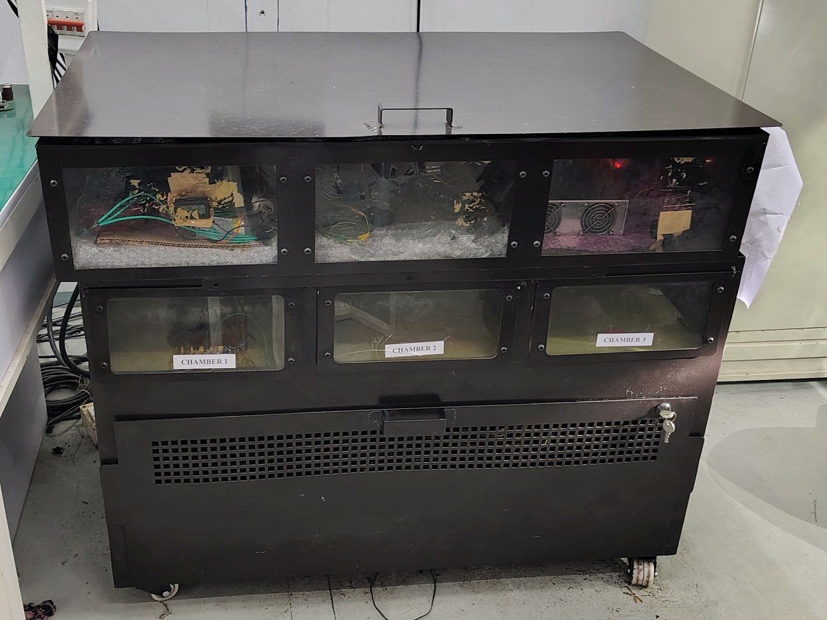 Three-chamber reliability test jig for high-current testing of controllers