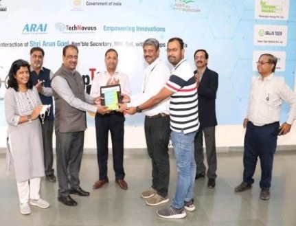 C-Electric receiving recognition at an ARAI TechNovuus event